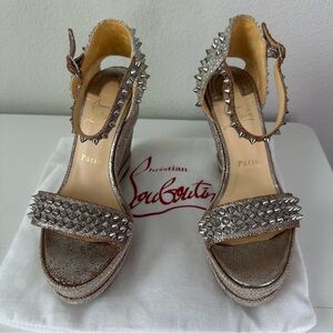 Christian Louboutin Metallic Leather and Raffia Pyraclou Wedge Sandals SZ EUR 39